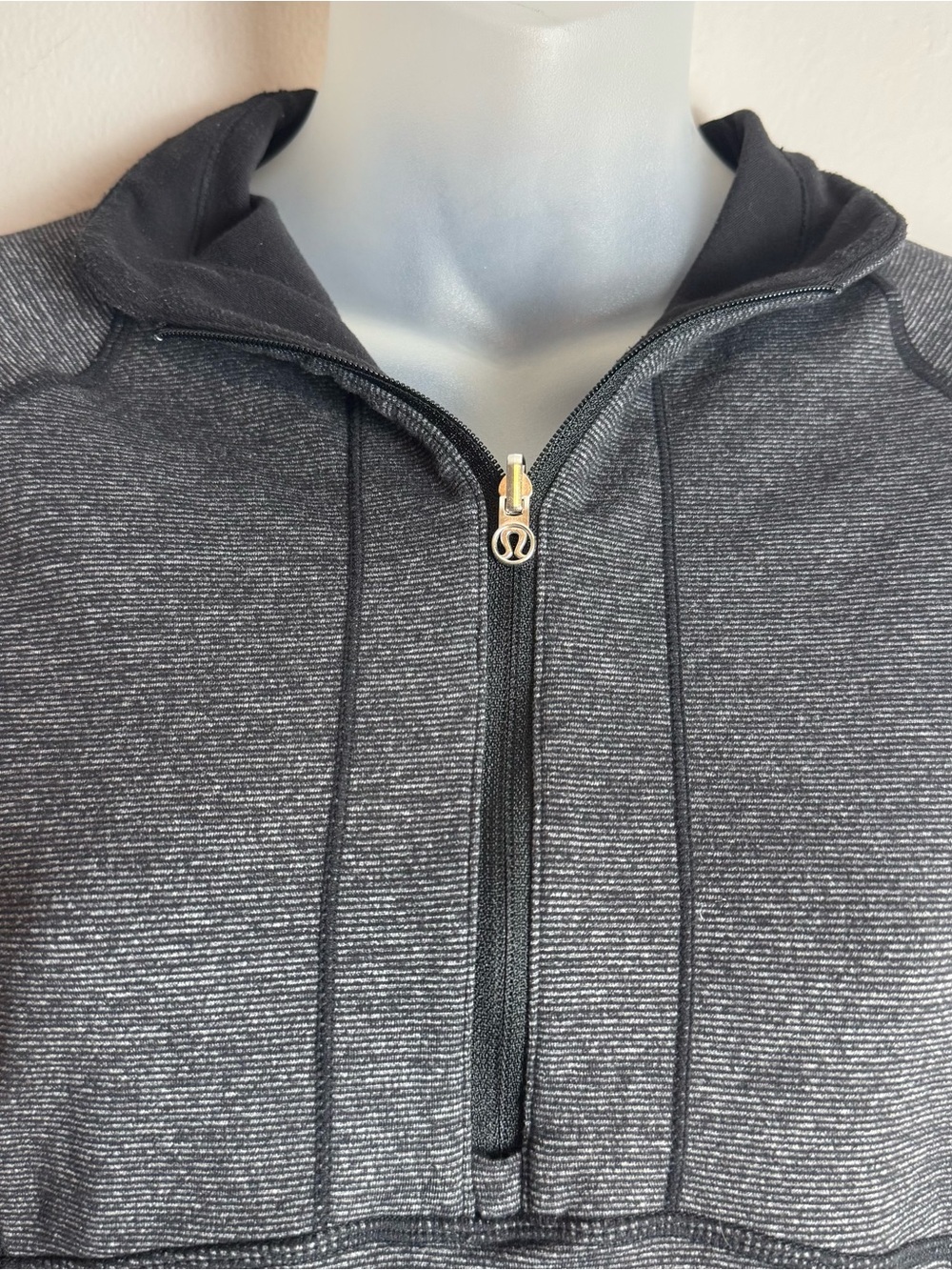 Lululemon Run Switchback Reversible Black And Grey 1/4 Zip Size 8 - Picture 2 of 9